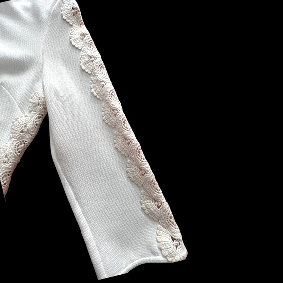 Jessica Simpson Lined Dress with Crotchet Detail. Size 10 - Picture 11 of 15